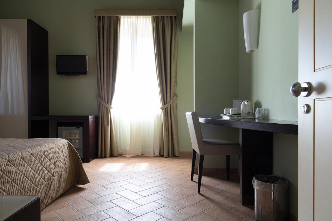 Magione Papale Relais Hotel L'Aquila Bagian luar foto