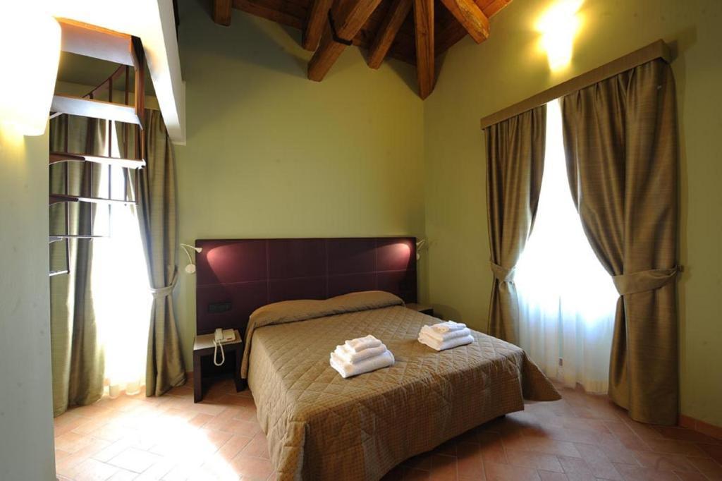 Magione Papale Relais Hotel L'Aquila Ruang foto